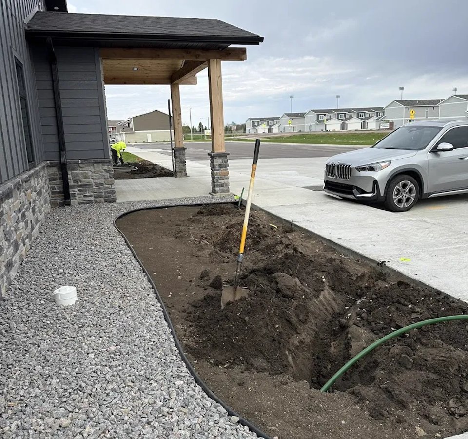 Commercial building landscape installation