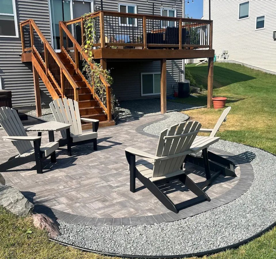 Circular interlocking paver patio