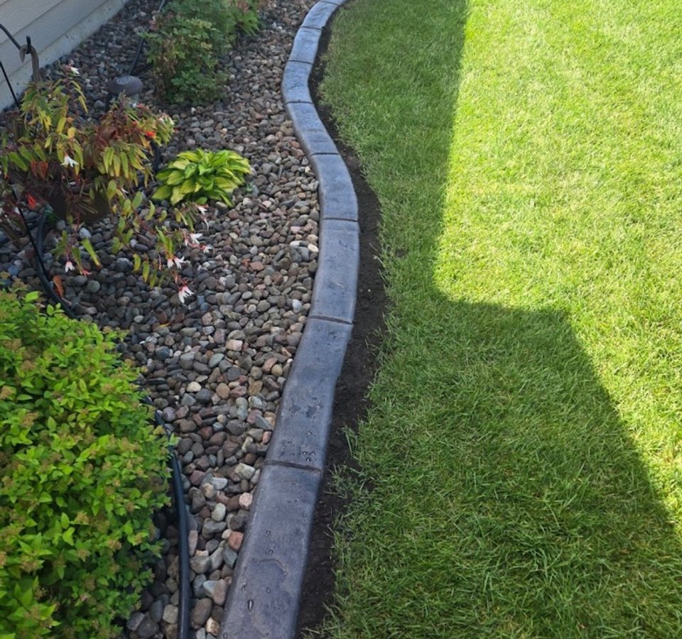 Landscape edging and river rock installation