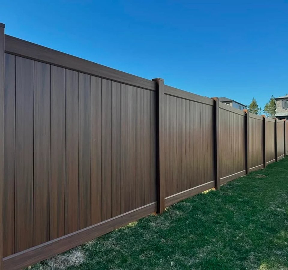 Modern vinyl fence installed in Riverbend